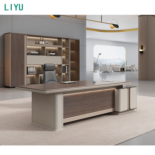 Versatile Executive Desk for Flexible Workspaces