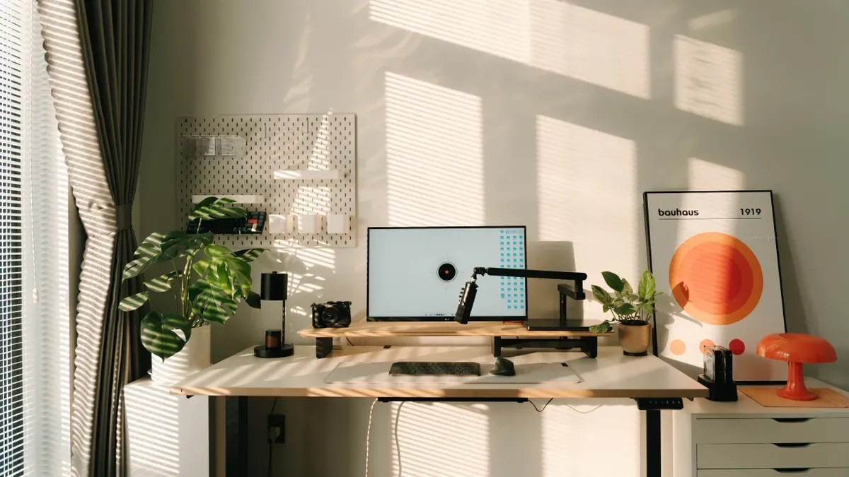 How to organize office furniture